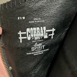 Women’s boots from buckle